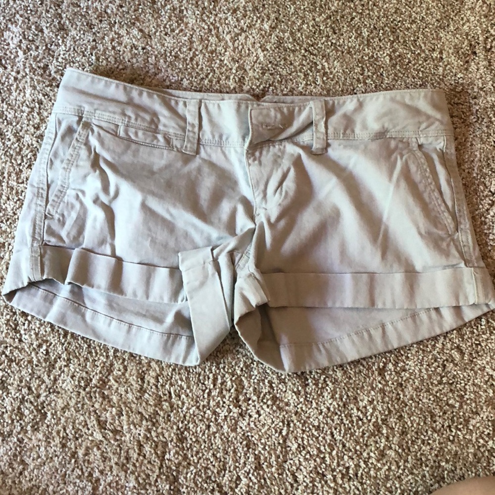 American Eagle tan shorts
